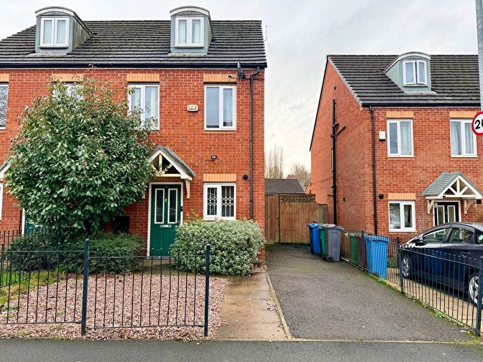 3 Bedroom Semi Detached House To Rent In Bottomley Side, Manchester, M9