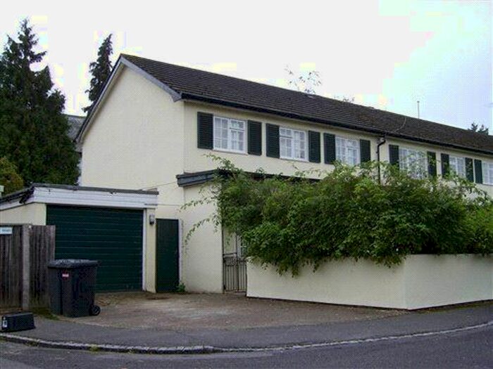 1 Bedroom Flat To Rent In Court Drive, Maidenhead, Berkshire, SL6