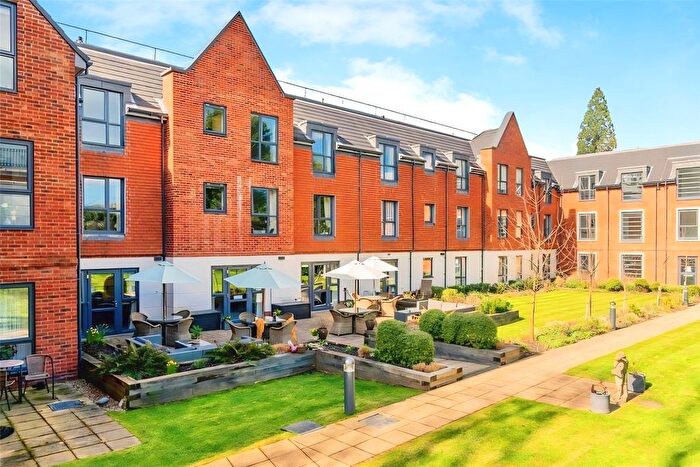 2 Bedroom Flat For Sale In Birch Place, Dukes Ride, Crowthorne, RG45