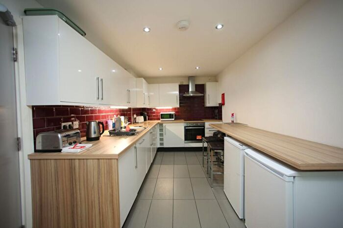 1 Bedroom End Of Terrace House To Rent In Whitegate Road, Newsome, HD4