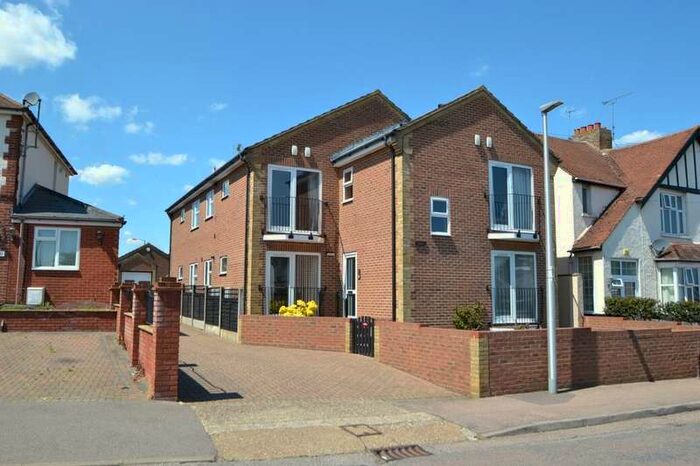 2 Bedroom Flat To Rent In Salisbury Avenue, Gillingham, ME8
