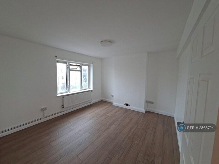 1 Bedroom Flat To Rent In Rainham Road South, Dagenham, RM10