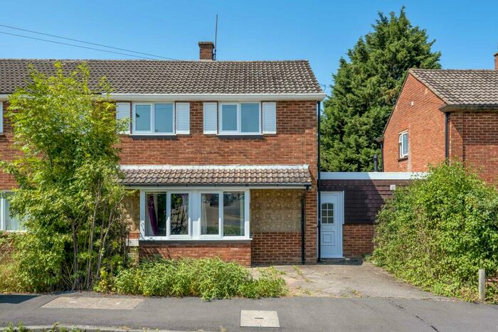 6 Bedroom Semi-Detached House To Rent In Homestall, Guildford, GU2