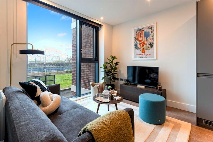 1 Bedroom Flat To Rent In Uncle Leeds, Whitehall, LS12