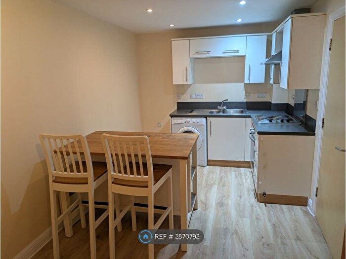 2 Bedroom Flat To Rent In Yeoman Close, Ipswich, IP1