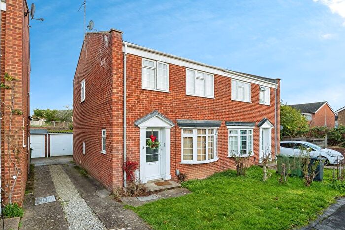 3 Bedroom Semi Detached House For Sale In Lynwood, Guildford, Surrey, GU2