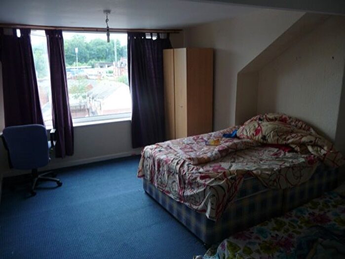 3 Bedroom Property To Rent In Spring Grove Walk, Hyde Park, Leeds, LS6