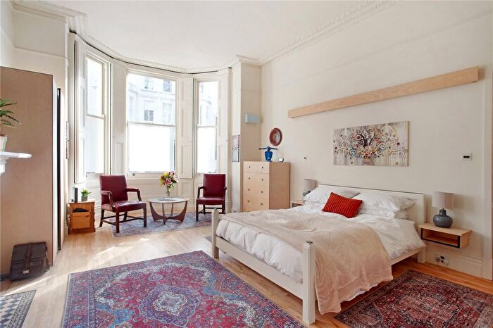 1 Bedroom Flat For Sale In Penywern Road, London, SW5