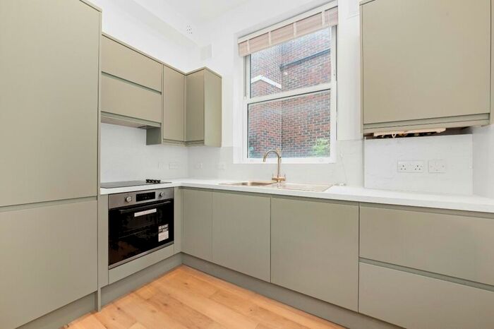 2 Bedroom Apartment To Rent In Bedwardine Road, London, SE19