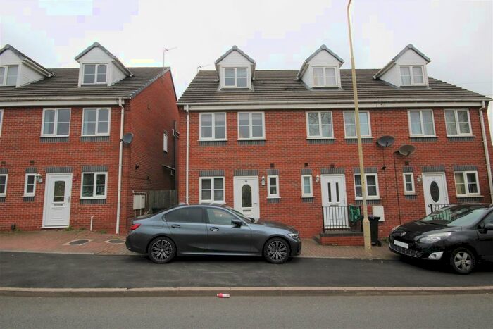3 Bedroom End Of Terrace House To Rent In Parkes Hall Road, Dudley, DY1