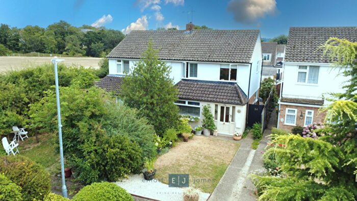 3 Bedroom Semi-Detached House For Sale In Rochford Avenue, Waltham Abbey, EN9