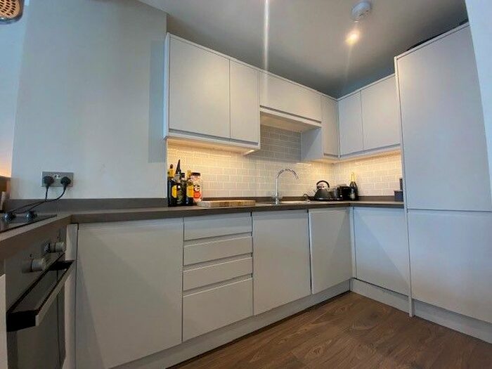 1 Bedroom Flat To Rent In Wellington House, High Street, Walton-On-Thames, KT12