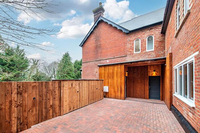 3 Bedroom Semi-Detached House For Sale In Shaw Hill House, Addington, West Malling, ME19