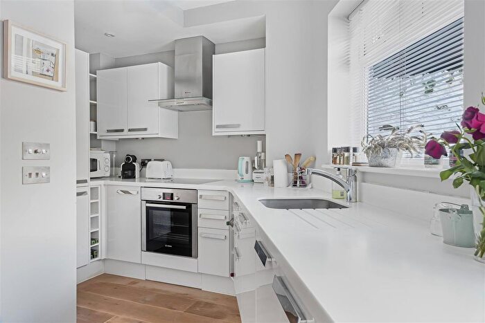 1 Bedroom Flat For Sale In Rostrevor Road, London, SW6