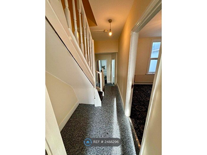 2 Bedroom Flat To Rent In Leslie Road, London, E11