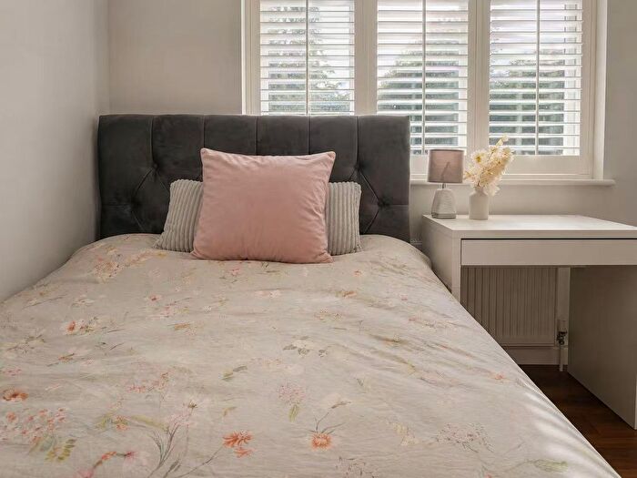 5 Bedroom Town House To Rent In Purley, CR8