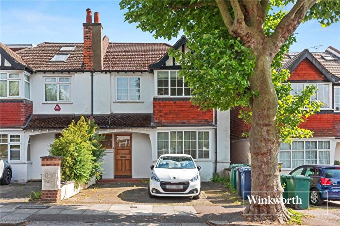 2 Bedroom Apartment For Sale In Holly Park, Finchley, London, N3