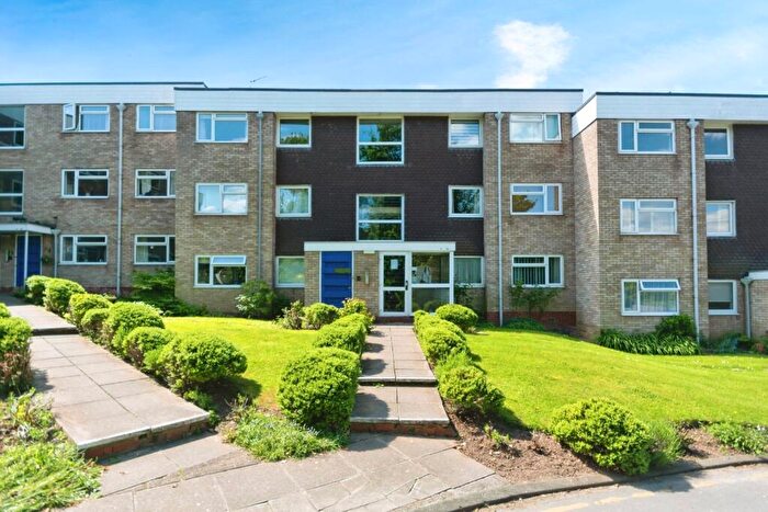 2 Bedroom Flat For Sale In Ulverley Crescent, Solihull, West Midlands, B92