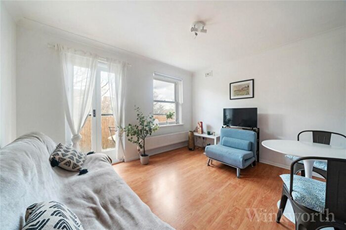 1 Bedroom Apartment For Sale In Parkfield Road, London, SE14