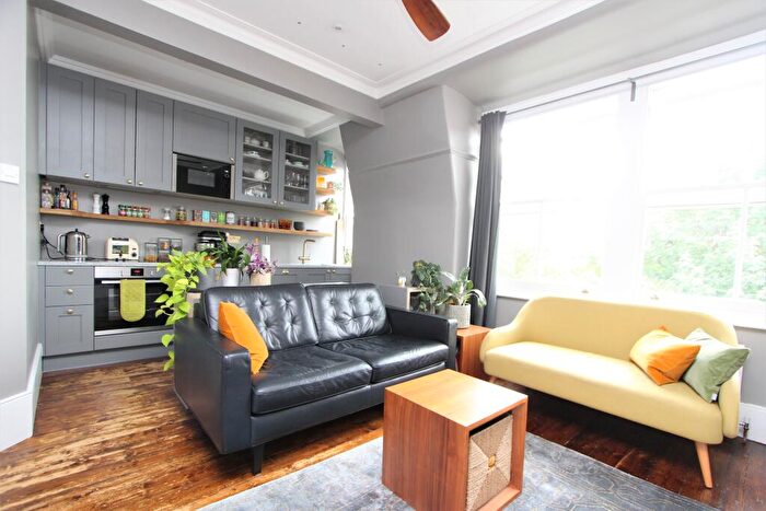 2 Bedroom Apartment To Rent In Fortis Green Road, Muswell Hill, London, N10