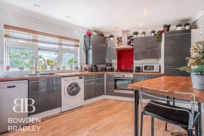 3 Bedroom Flat For Sale In Hermitage Walk, South Woodford, E18