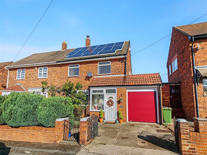 3 Bedroom Semi-Detached House For Sale In Grindon Lane, Springwell, Sunderland, SR3