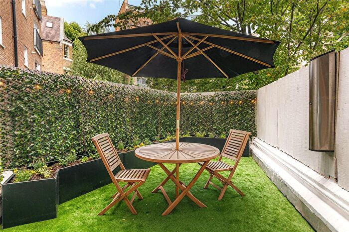 3 Bedroom Flat For Sale In St. Lukes Road, Notting Hill, London, W11