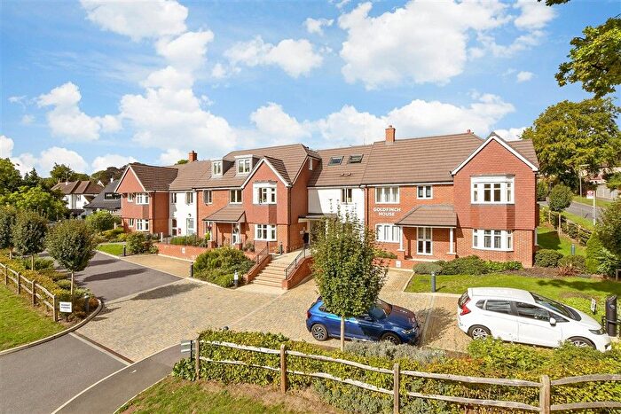 2 Bedroom Flat For Sale In Outwood Lane, Chipstead, Surrey, CR5