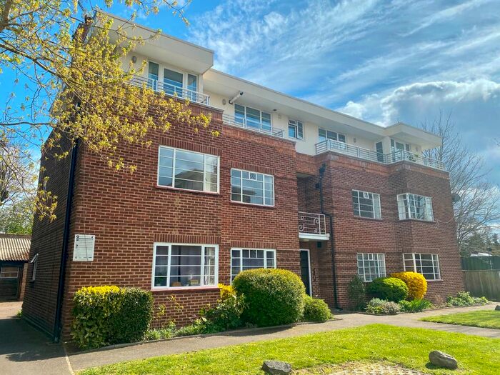 2 Bedroom Flat To Rent In London Road, Twickenham, TW1
