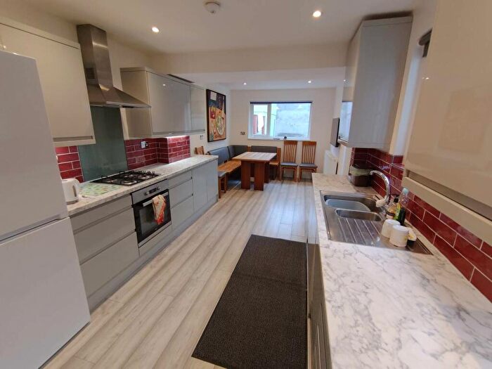 7 Bedroom House To Rent In Mackintosh Place, Cathays, CF24