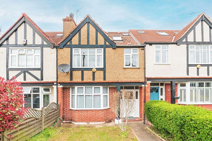 4 Bedroom Terraced House For Sale In Elmbank Way, Hanwell, W7