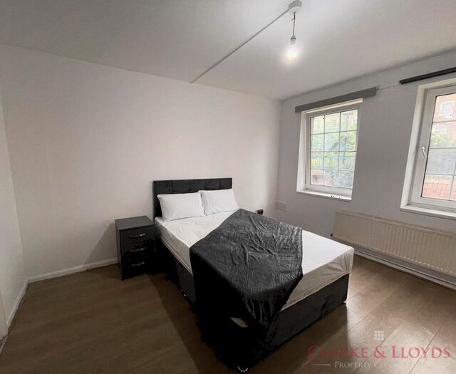 3 Bedroom Flat To Rent In Roman Road, London, E2