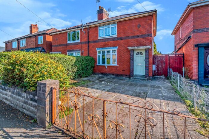 3 Bedroom Semi-Detached House To Rent In Wiley Avenue, Darlaston, Wednesbury, WS10