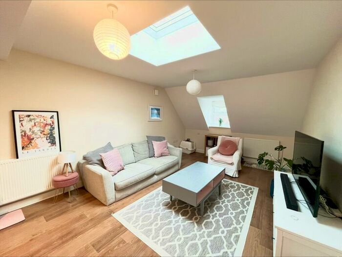 1 Bedroom Apartment To Rent In East Street, Horsham, RH12