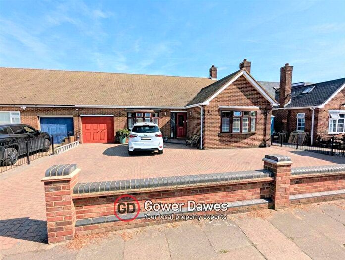 4 Bedroom Bungalow For Sale In Heath Road, Orsett Heath, RM16