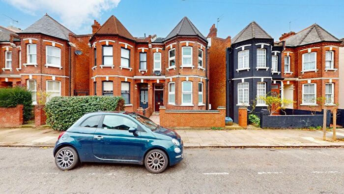 3 Bedroom Flat To Rent In Acland Road, London, NW2