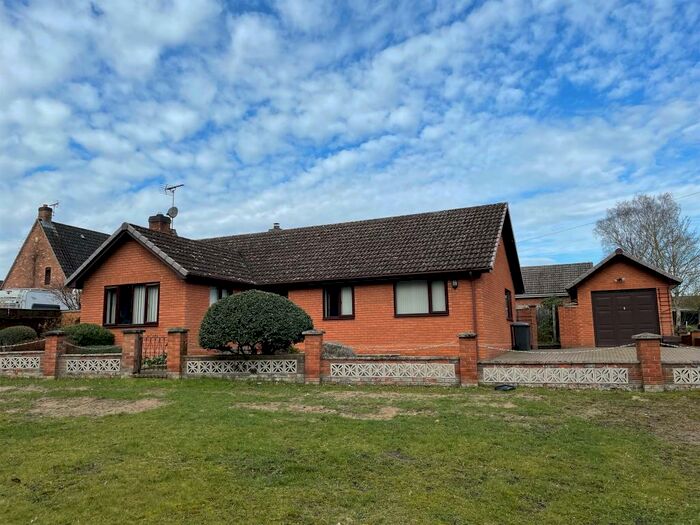 3 Bedroom Detached Bungalow For Sale In Hillside, Brandon, IP27