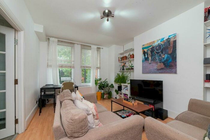 2 Bedroom Flat To Rent In Flat, Croxted Road, SE24