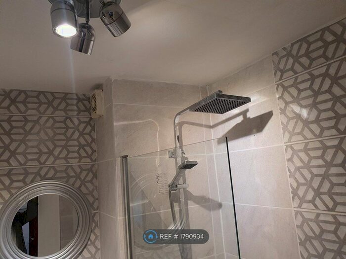 2 Bedroom Flat To Rent In Lymburn Street, Glasgow, G3