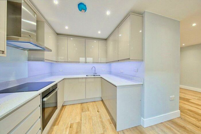 2 Bedroom Terraced House To Rent In Dafson Heights, CR4