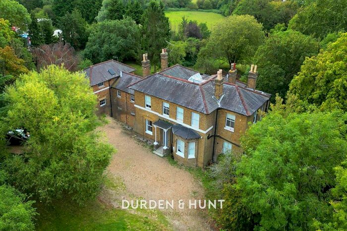 4 Bedroom Semi-Detached House To Rent In Woodgreen Road, Waltham Abbey, EN9