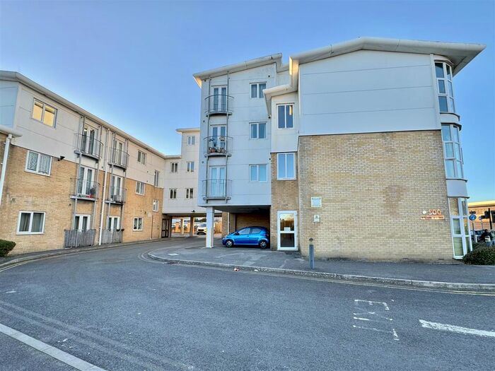 Studio To Rent In Point, Castle Point, Bournemouth, BH8