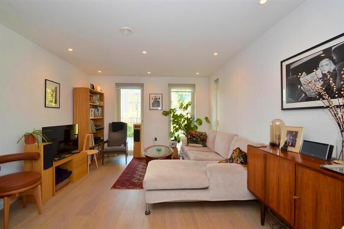 2 Bedroom Flat To Rent In New North Road, London, N1