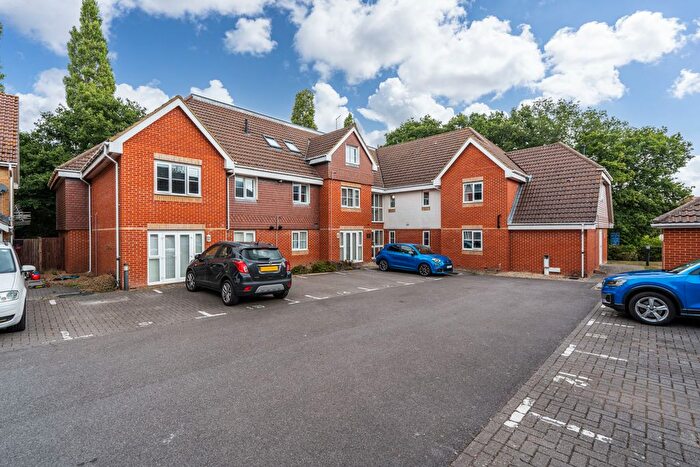 2 Bedroom Flat For Sale In Park Cottage Drive, Fareham, PO15