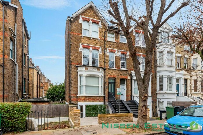 3 Bedroom Flat To Rent In Hemstal Road, West Hampstead, NW6