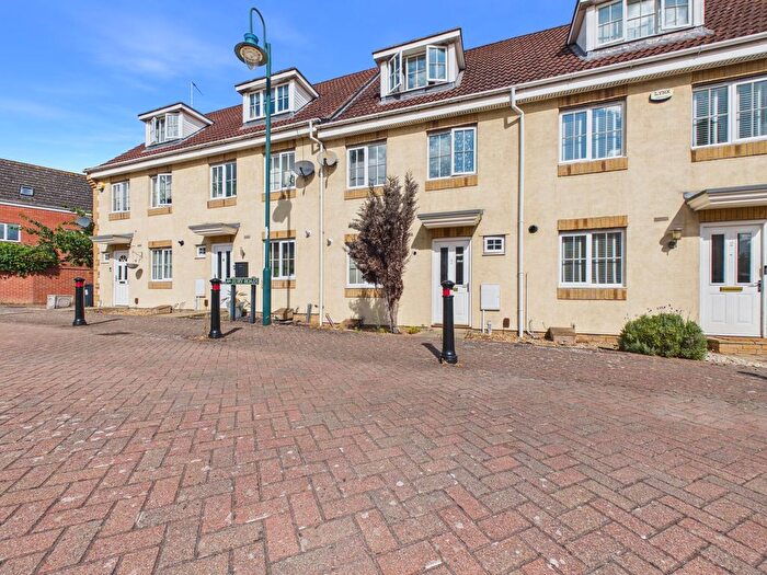 3 Bedroom End Of Terrace House To Rent In Jury Road, Hampton Vale, PE7