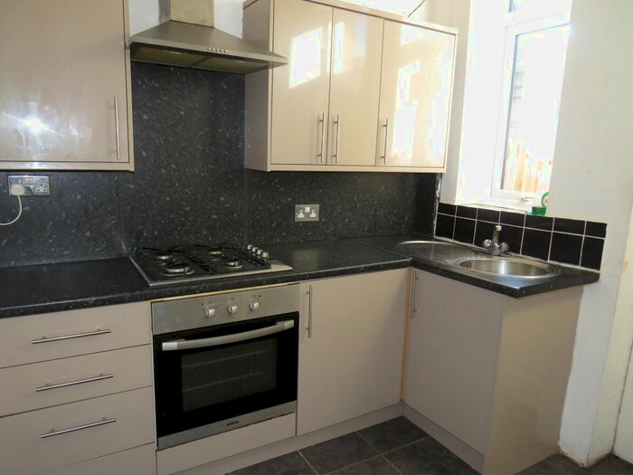 2 Bedroom Property To Rent In Woodside Place, Halifax HX3