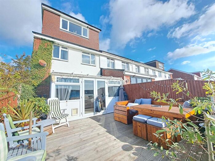 4 Bedroom End Of Terrace House For Sale In Grindle Close, Portchester, PO16