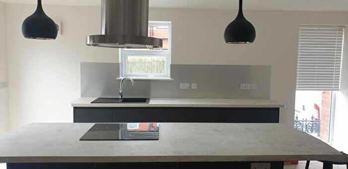 1 Bedroom Flat To Rent In Flat, Monks Road - Bed, LN2