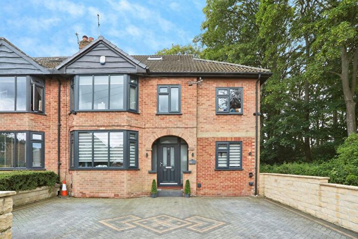 6 Bedroom Semi-detached House For Sale In Buckstone Oval, Leeds, LS17
